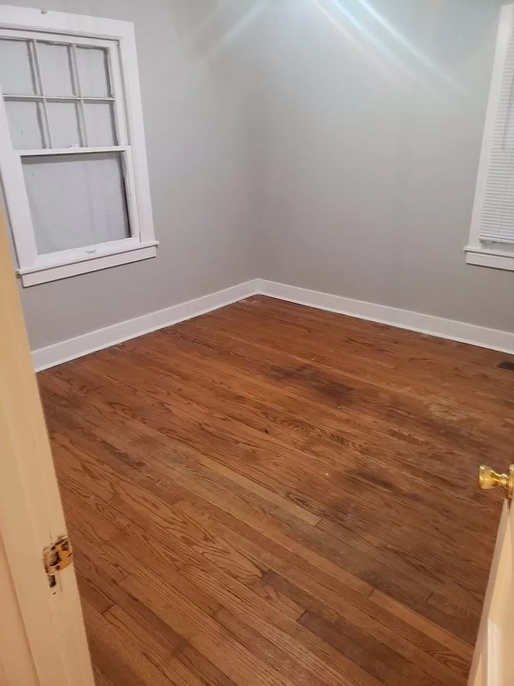 1508 E 11th St - Photo 5 of 9
