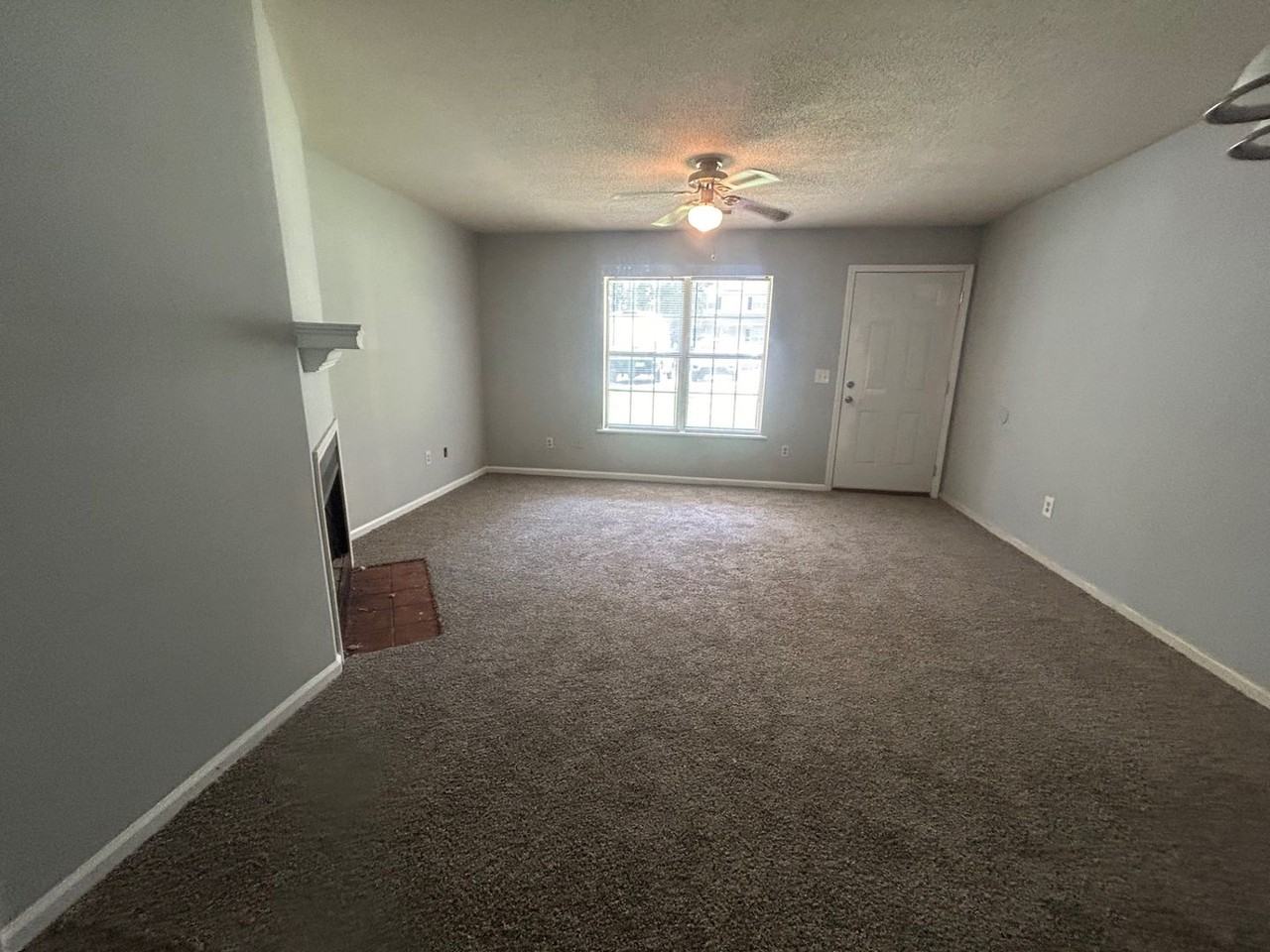 107 Country Town Dr - Photo 3 of 17