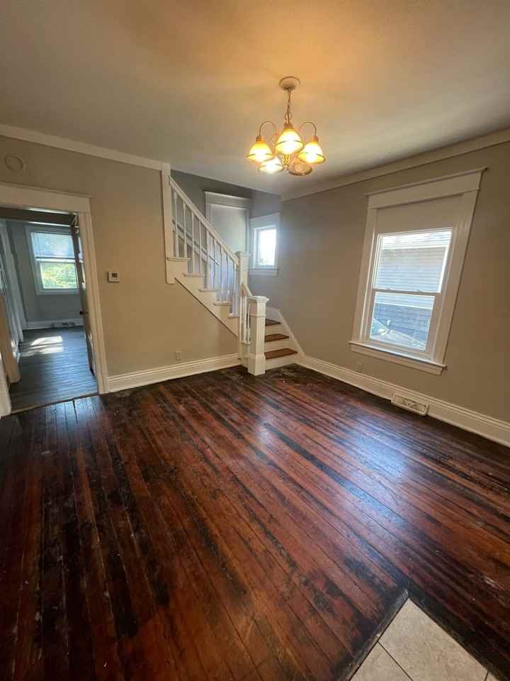 1812 S Spring St - Photo 2 of 11