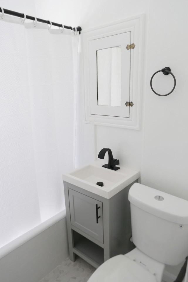 2615 S. VICTORIA AVE APTS - Photo 5 of 8