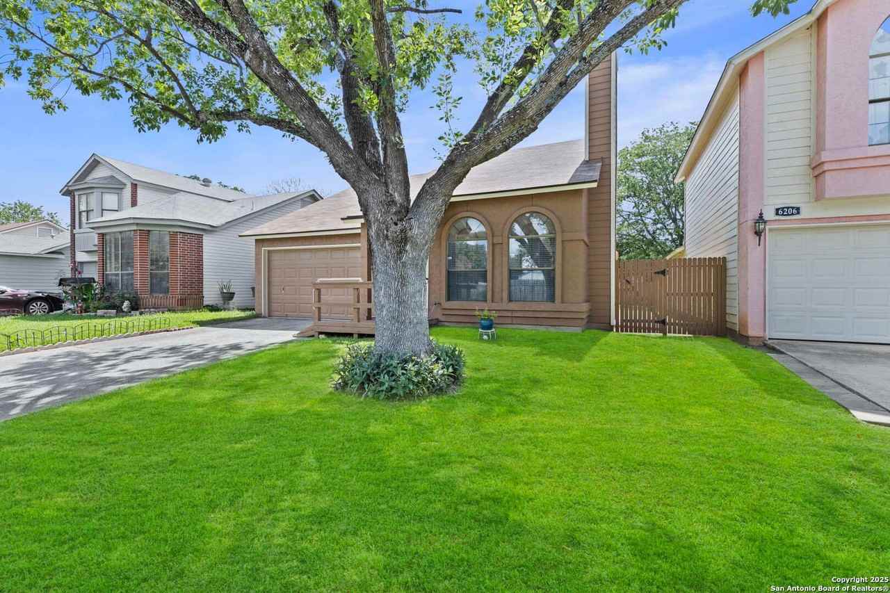 6210 Valley Clf - Photo 3 of 35