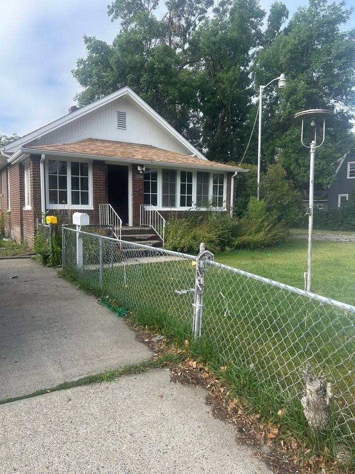 1036 Lewis Ave - Photo 2 of 3