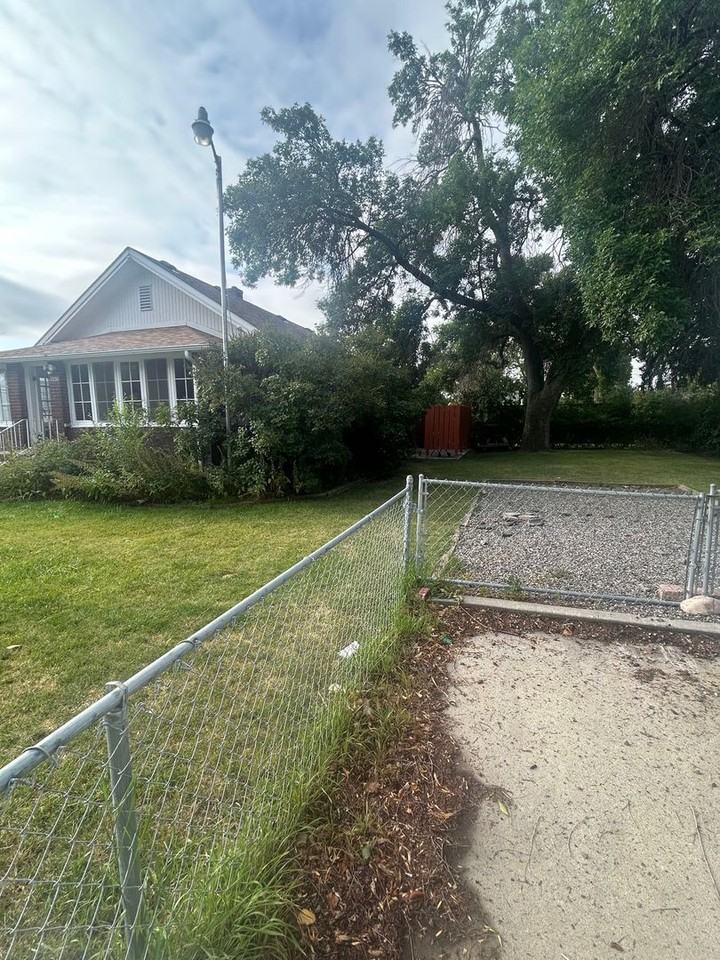1036 Lewis Ave - Photo 3 of 3