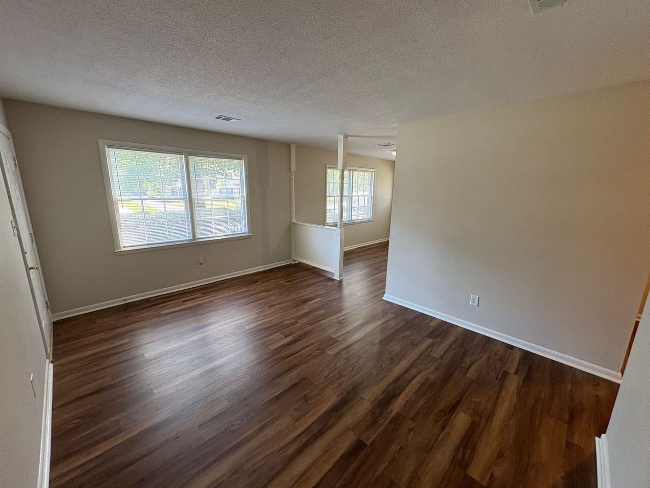 728 Montclair Dr - Photo 3 of 17