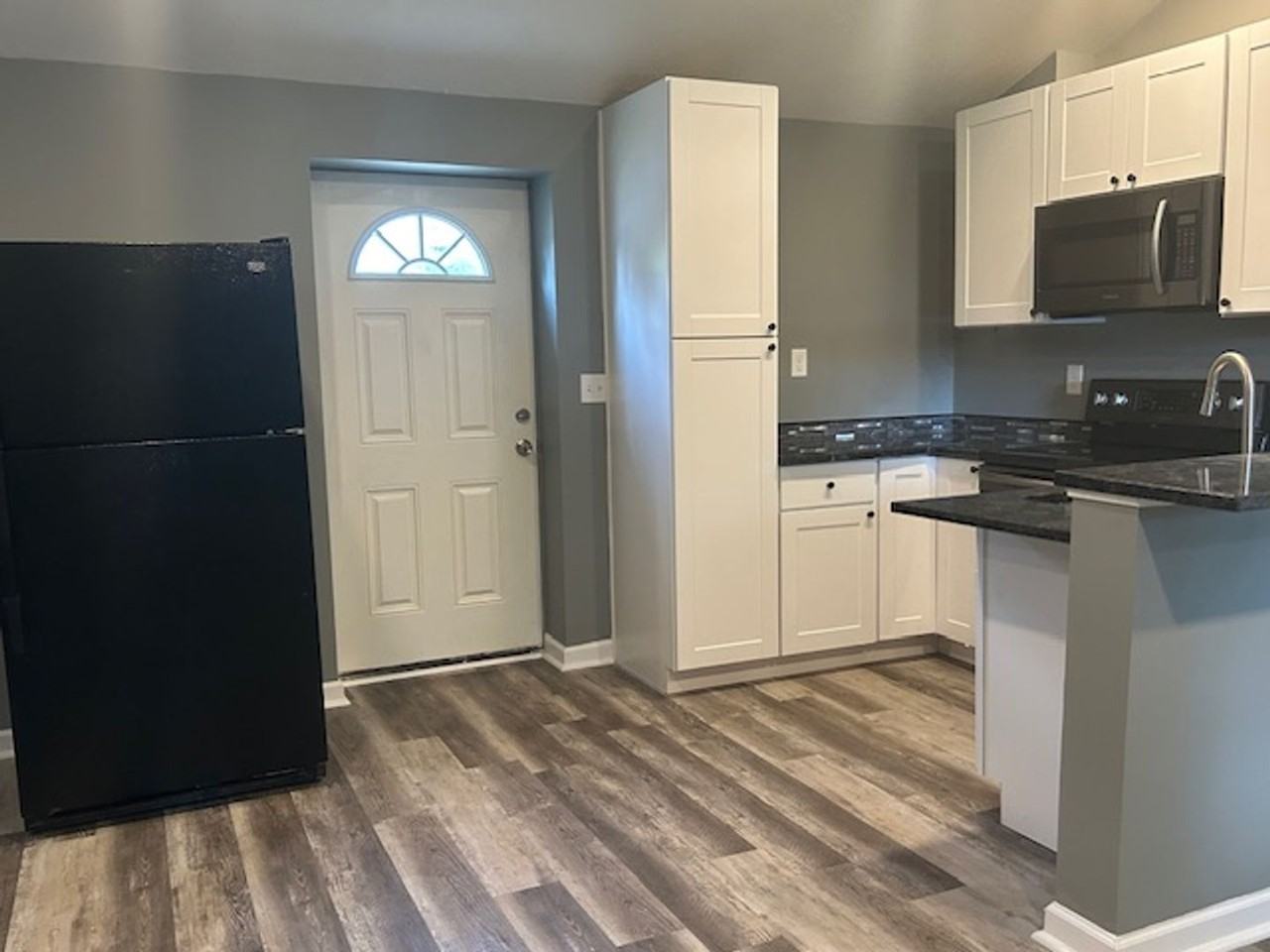 904 13th St - Photo 2 of 11