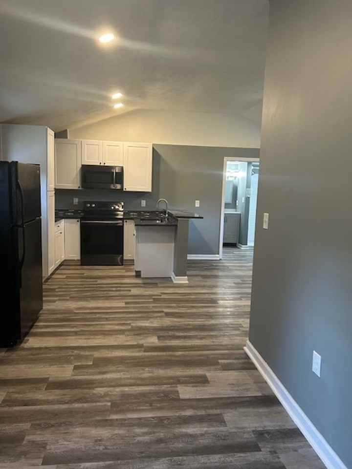 904 13th St - Photo 3 of 11