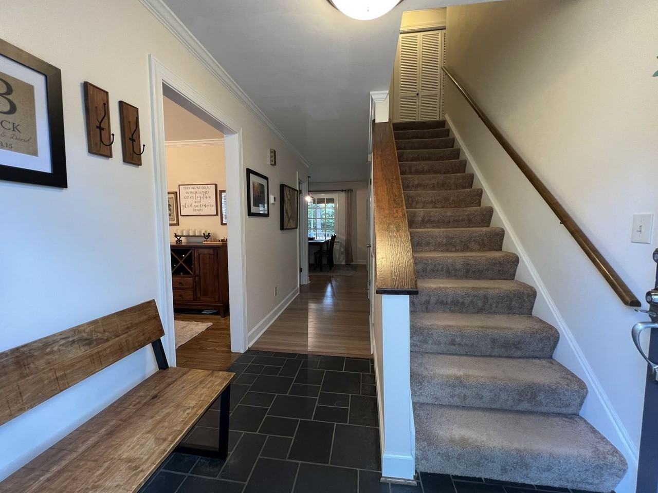 86 Queens Ct - Photo 3 of 27