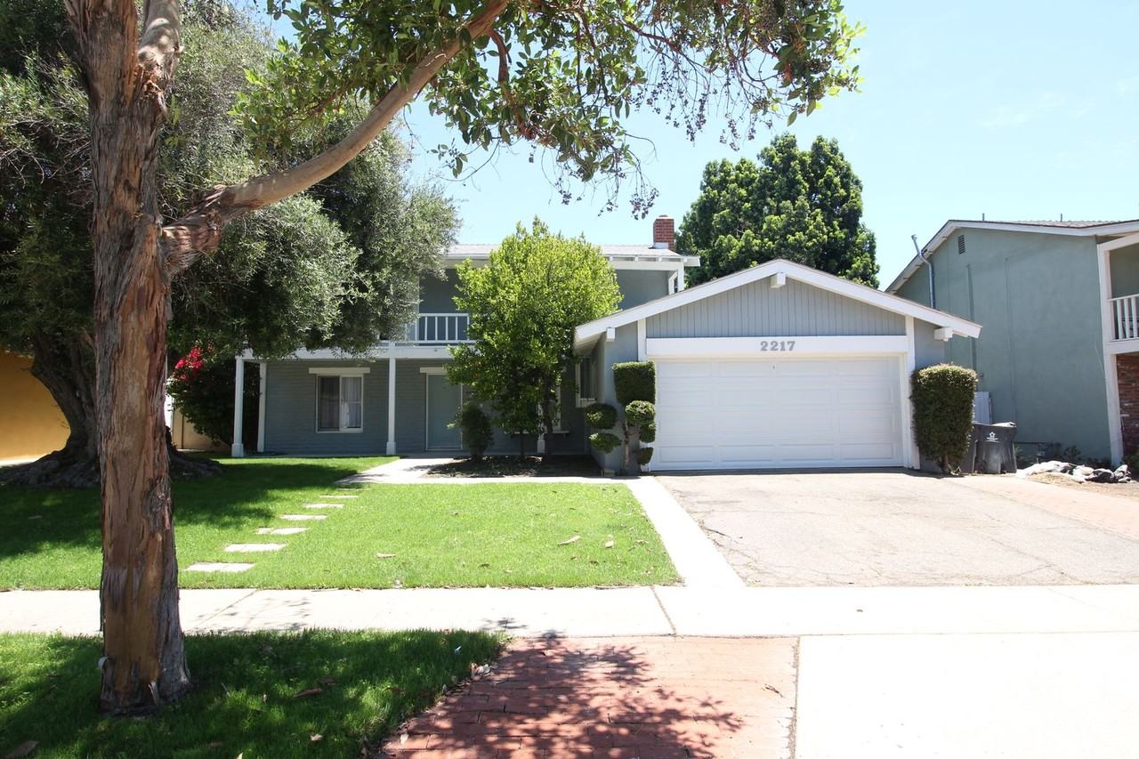 2217 Pasadena St - Photo 2 of 31