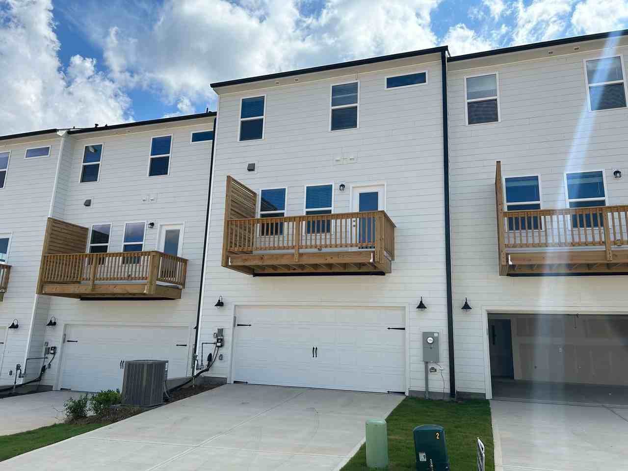 1466 Hasse Ave - Photo 2 of 47