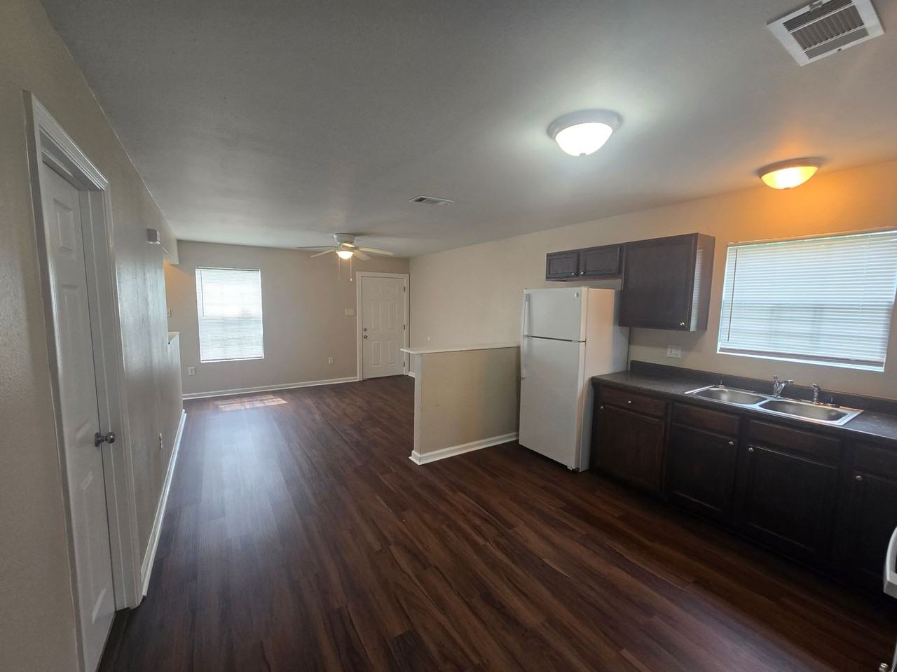 2430 Winthrop St - Photo 3 of 7