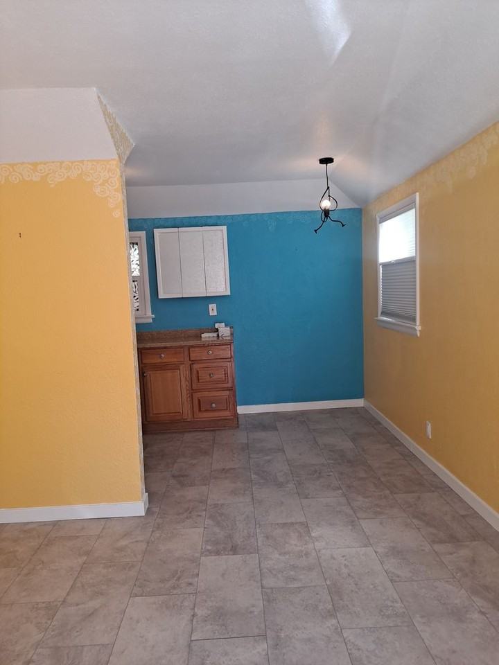 323 1/2 E Orman Ave - Photo 2 of 9