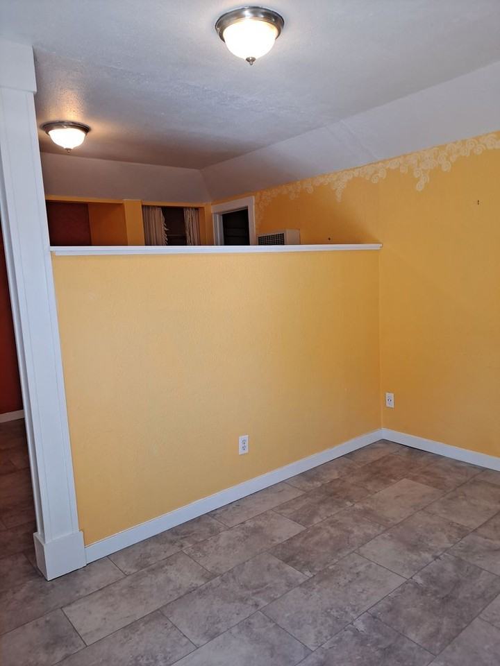 323 1/2 E Orman Ave - Photo 3 of 9