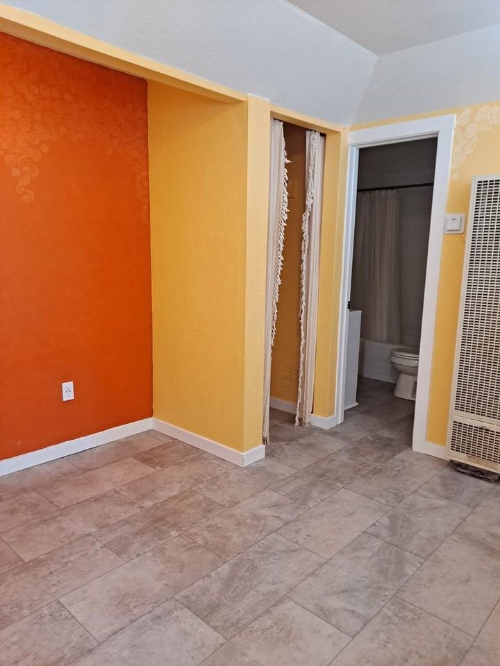 323 1/2 E Orman Ave - Photo 4 of 9