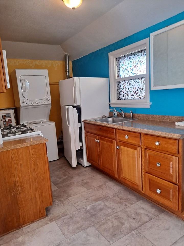 323 1/2 E Orman Ave - Photo 7 of 9