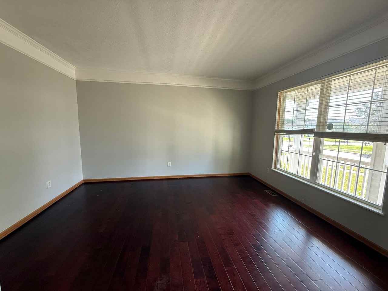 544 Sycamore Dr - Photo 4 of 27