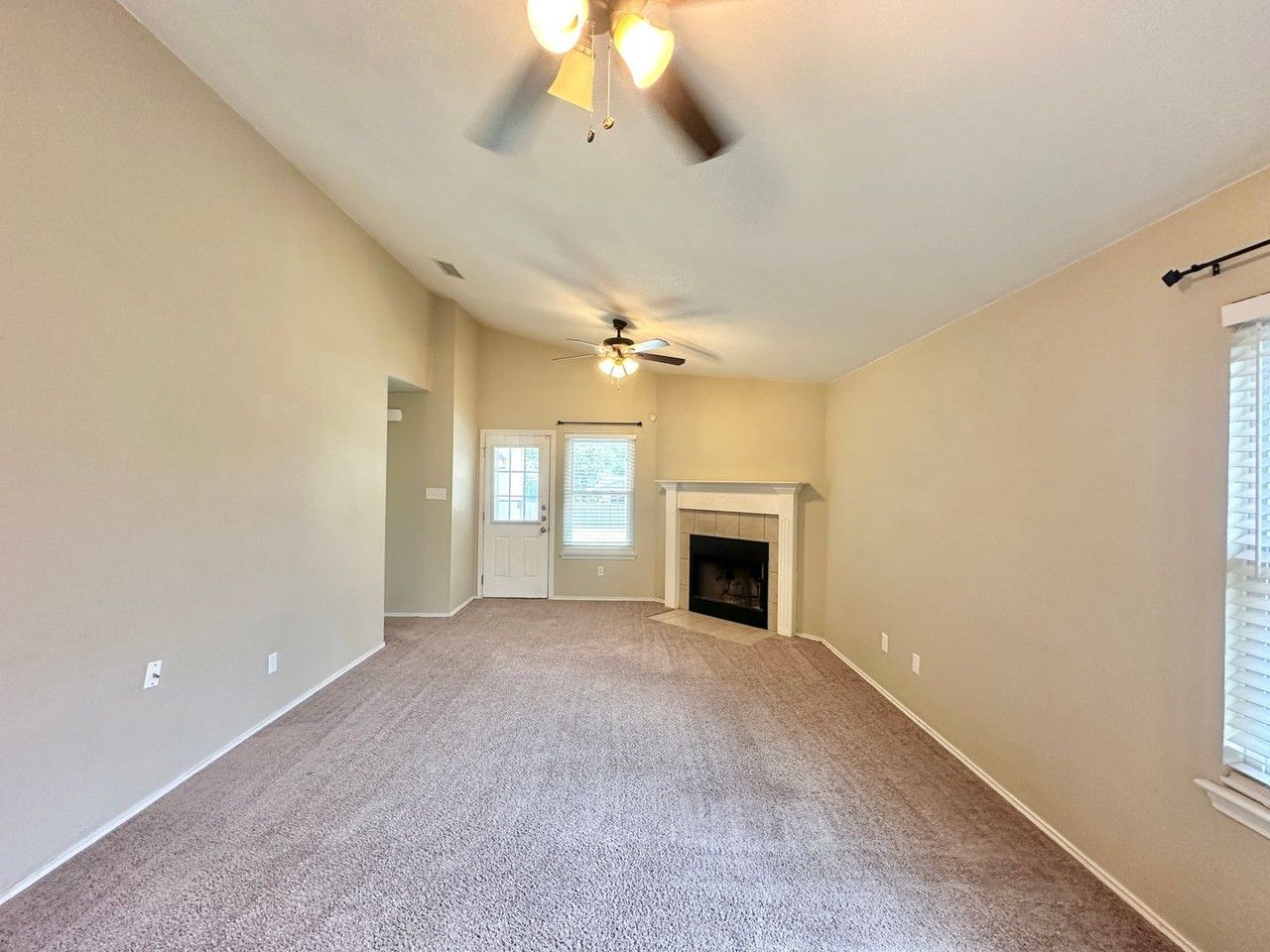 1308 Saddle Dr - Photo 4 of 36