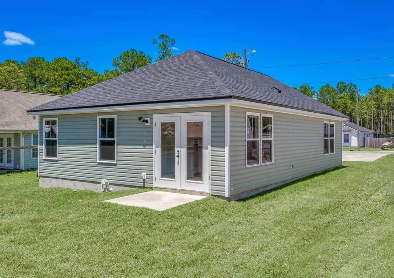 84 Merwyn Dr - Photo 2 of 21