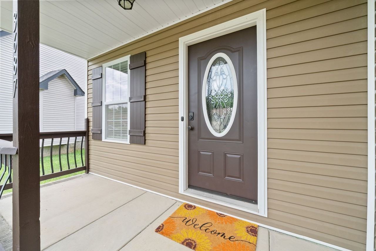 3687 Fox Tail Dr - Photo 2 of 35