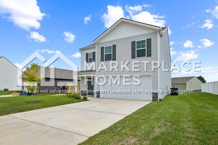 2069 Southwood Cir - Photo 2 of 31