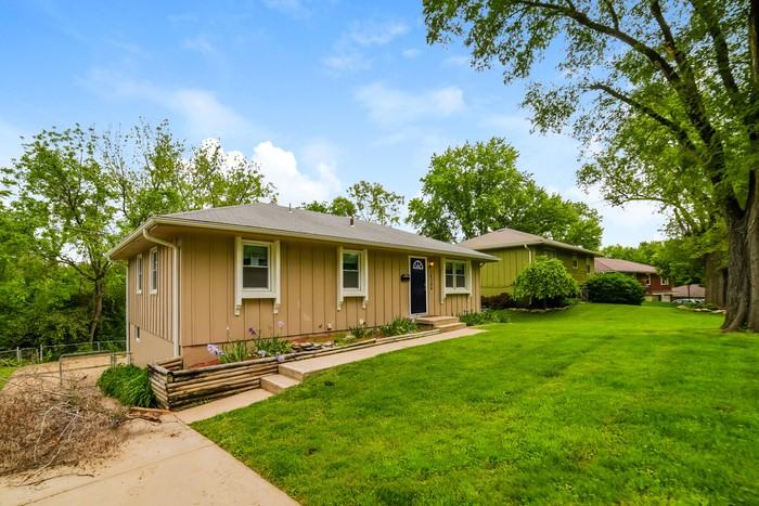 16306 E 34th St S - Photo 2 of 10