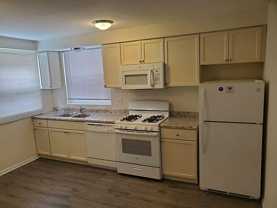 1030 E Division St #D - Photo 1 of 1