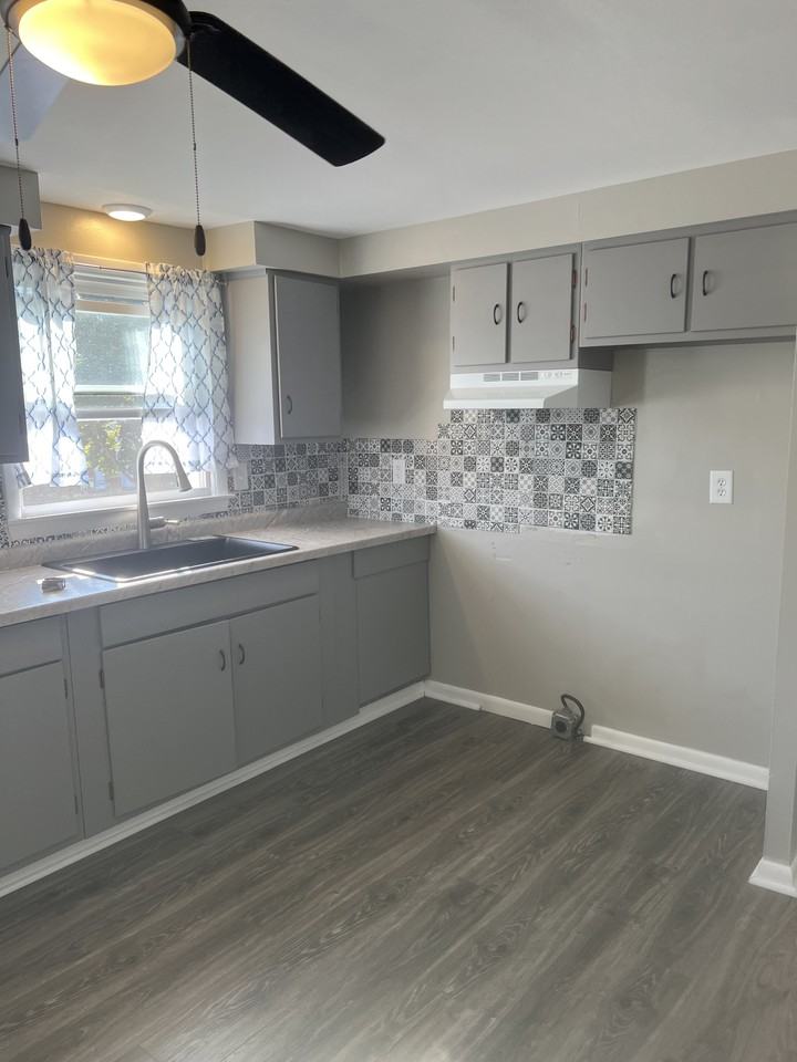 1906 S 9th St - Photo 2 of 4