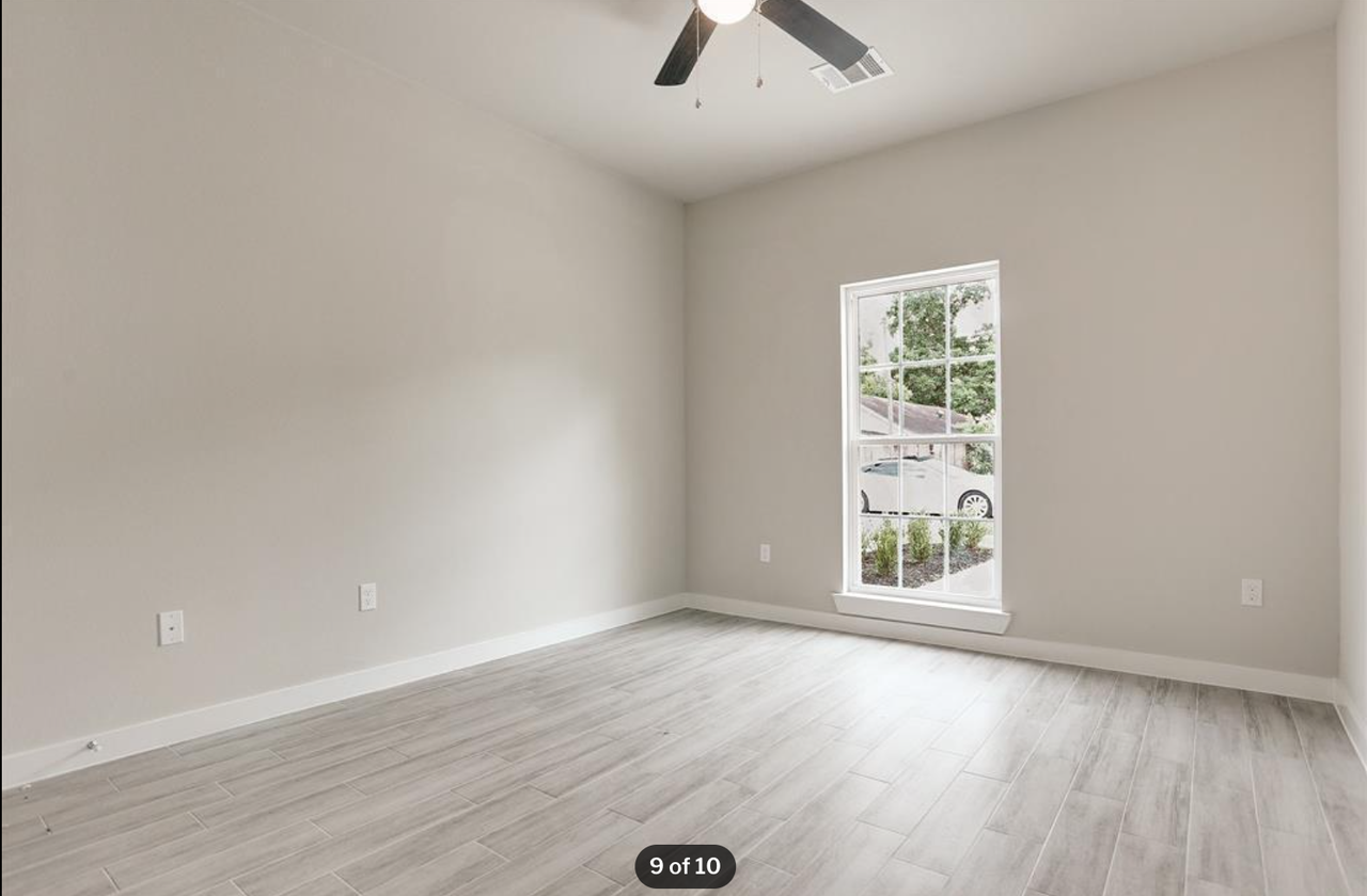 4423 Clover St #2 - Photo 3 of 9