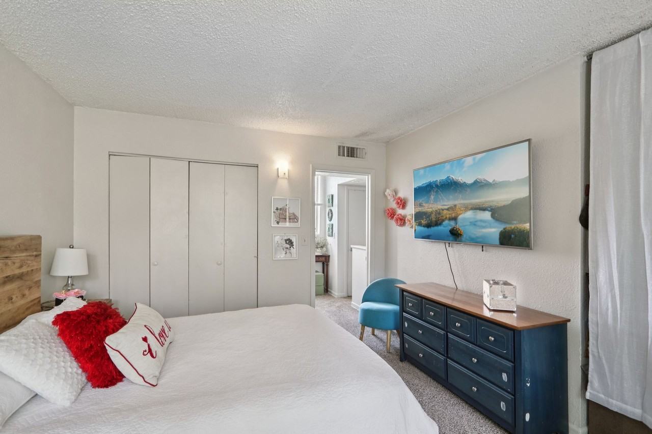 University Townhomes – 1, 2 & 3 Bedroom Homes in a Vibrant Community - Photo 7 of 50