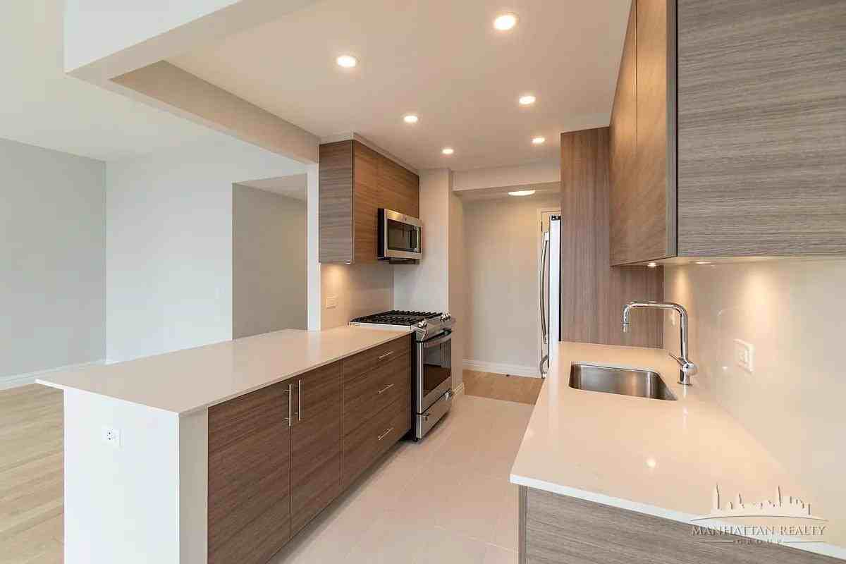 W 48th St #40B - Photo 3 of 13