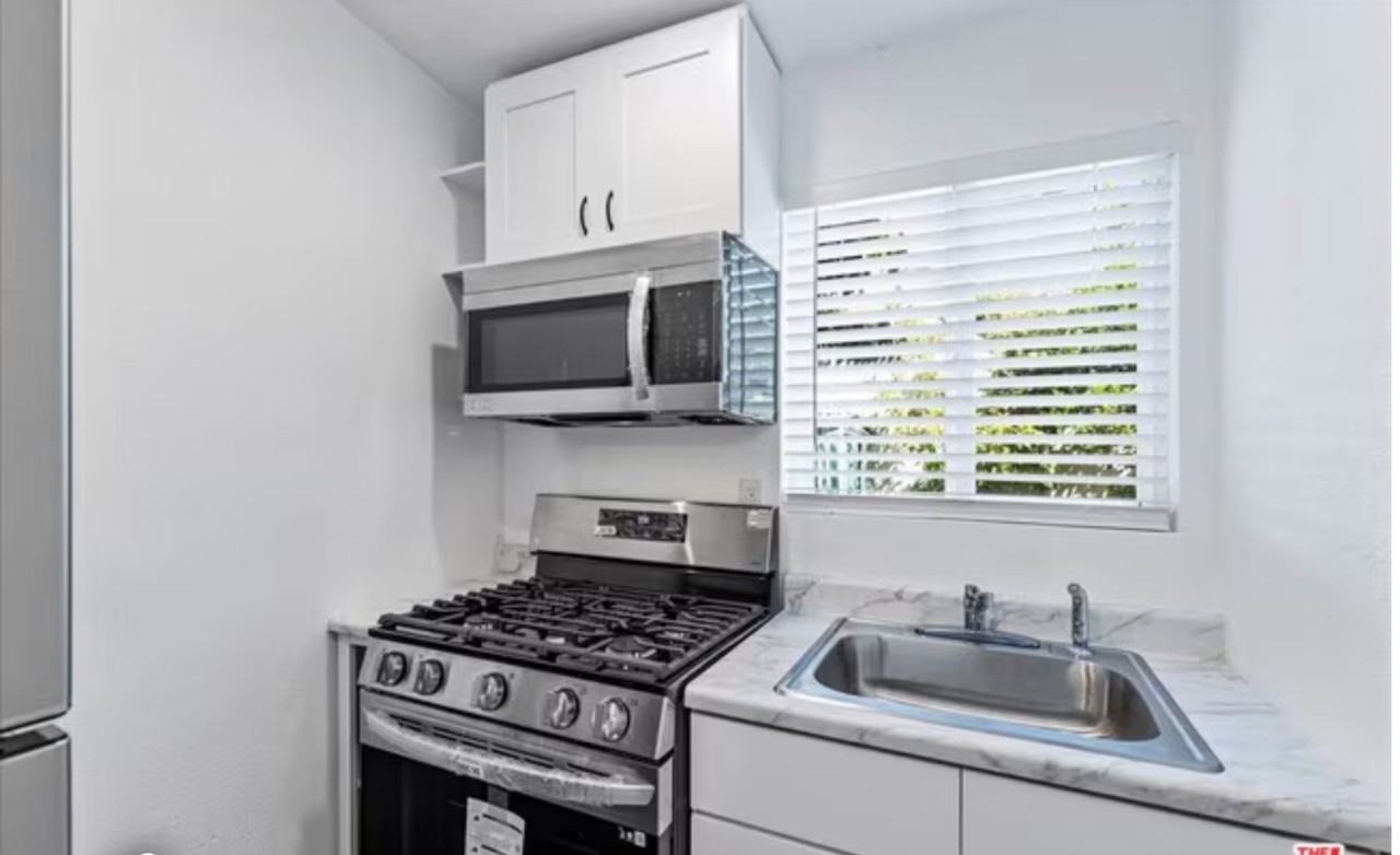 5835 5th Ave - Photo 2 of 17