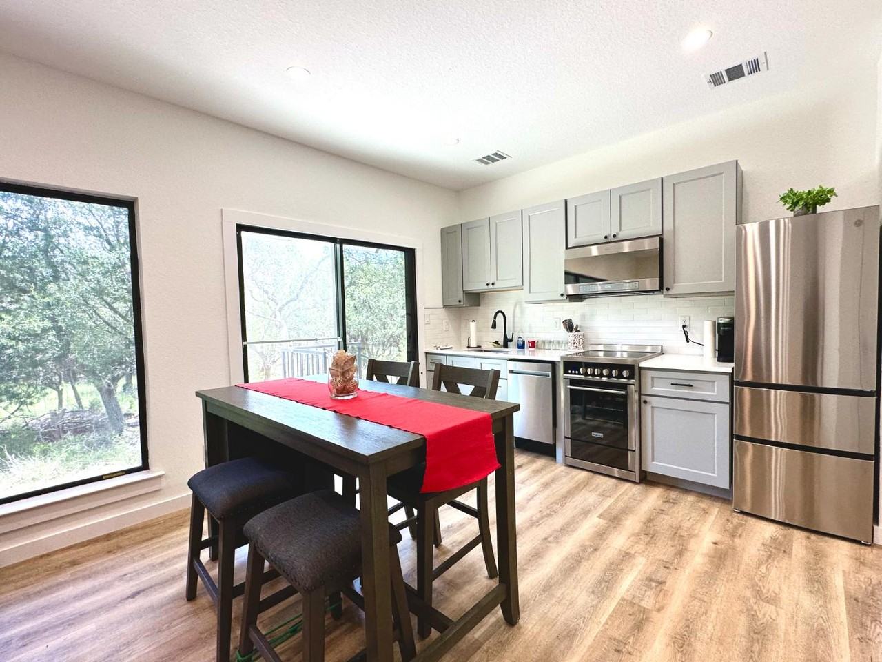 1946 Rhinestone - Photo 3 of 20