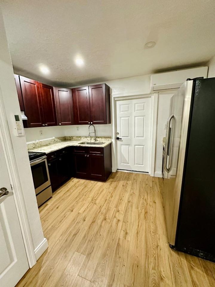 813 W JEFFERSON Unit 3 - Photo 5 of 9