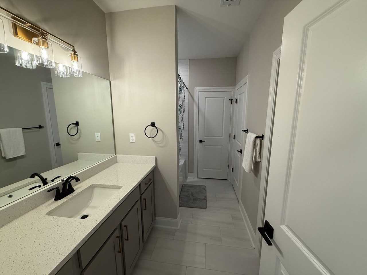 1203 Ivy Rd #E - Photo 4 of 37