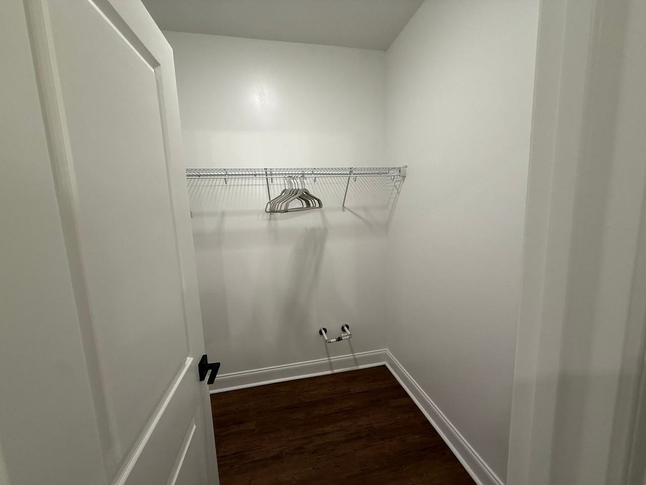 1203 Ivy Rd #E - Photo 5 of 37