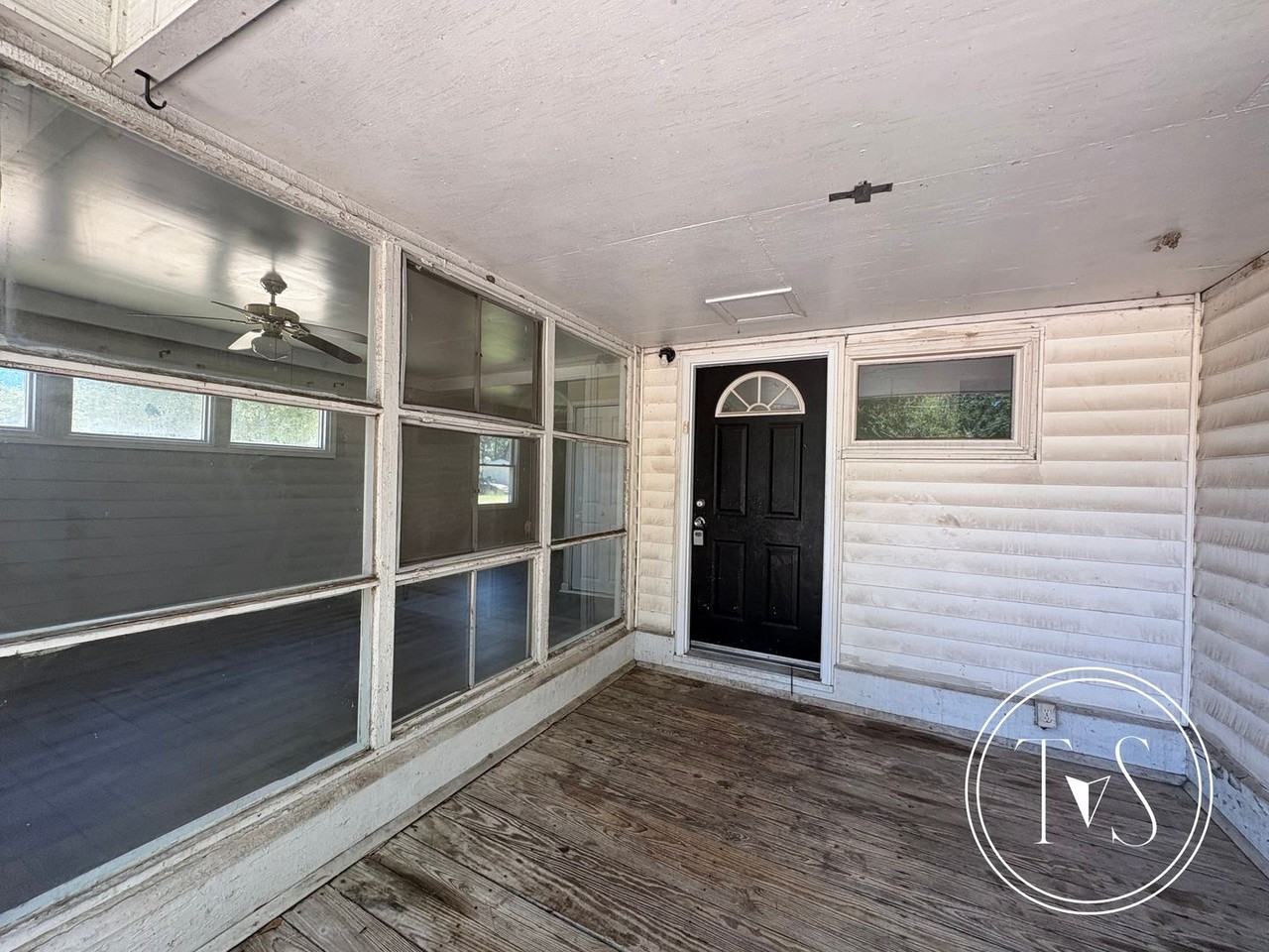 Arnall Drive, 524 - Photo 5 of 15