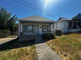 347 Se Pitzer St - Photo 1 of 1