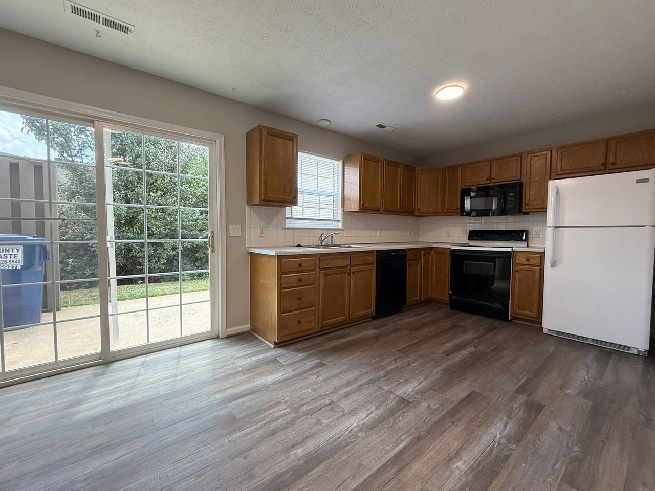 273 Mulberry Cir - Photo 6 of 20