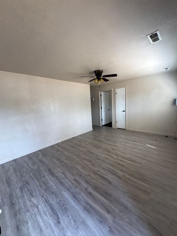 75 75 E 860 S-4 #4 - Photo 2 of 9