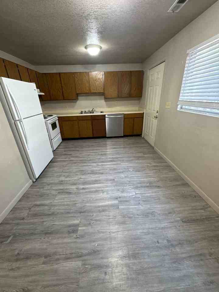 75 75 E 860 S-4 #4 - Photo 6 of 9