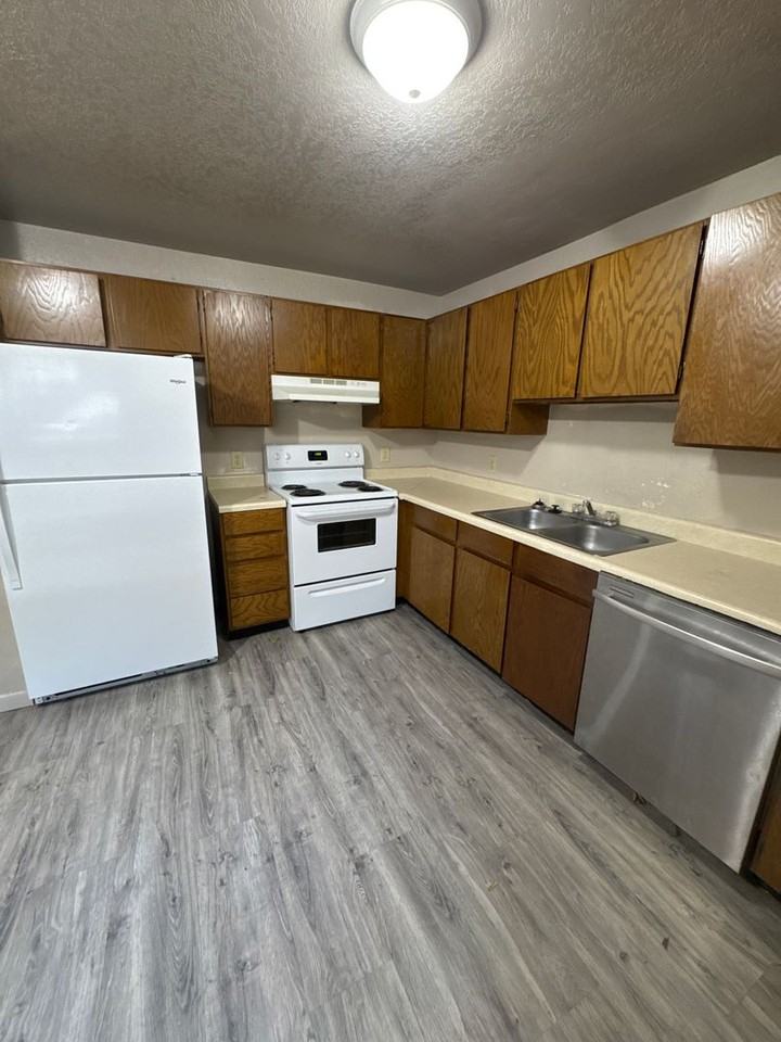 75 75 E 860 S-4 #4 - Photo 7 of 9