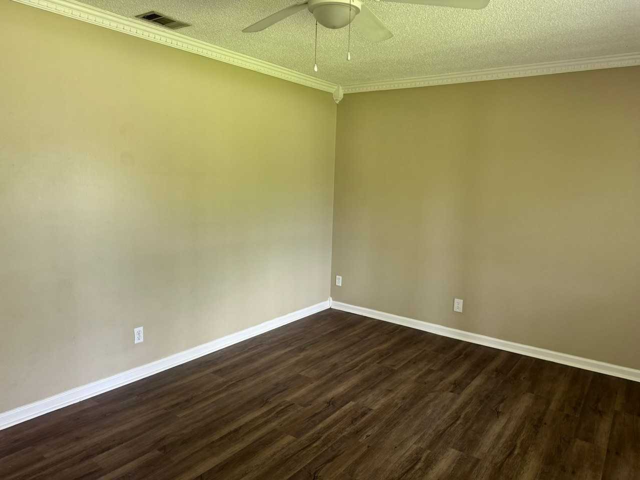 121 Herty Dr - Photo 2 of 11