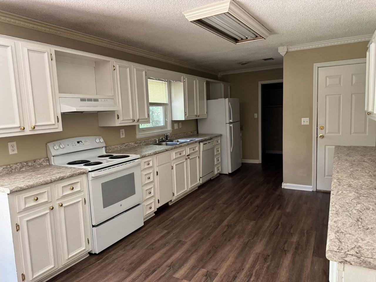 121 Herty Dr - Photo 3 of 11