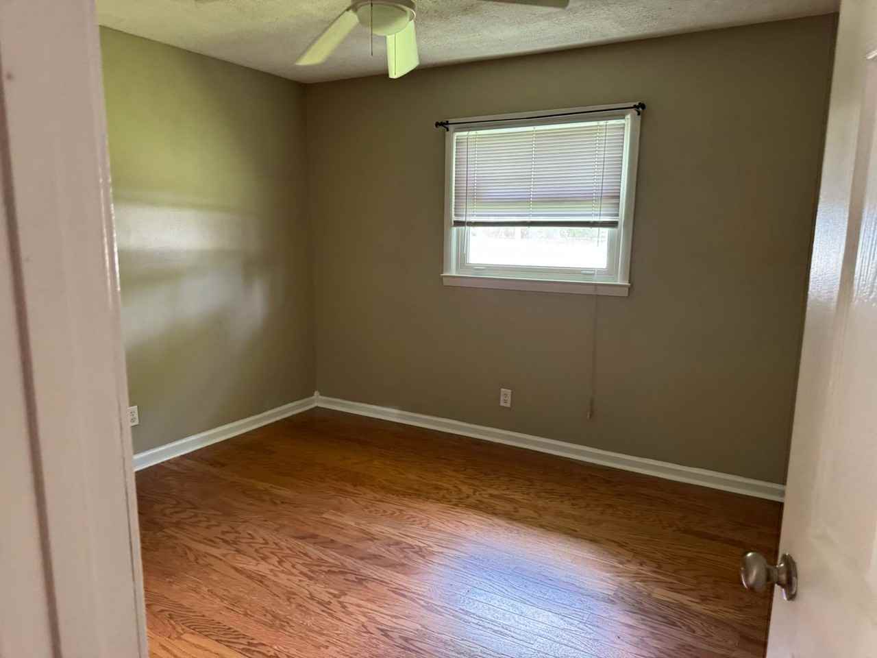 121 Herty Dr - Photo 5 of 11