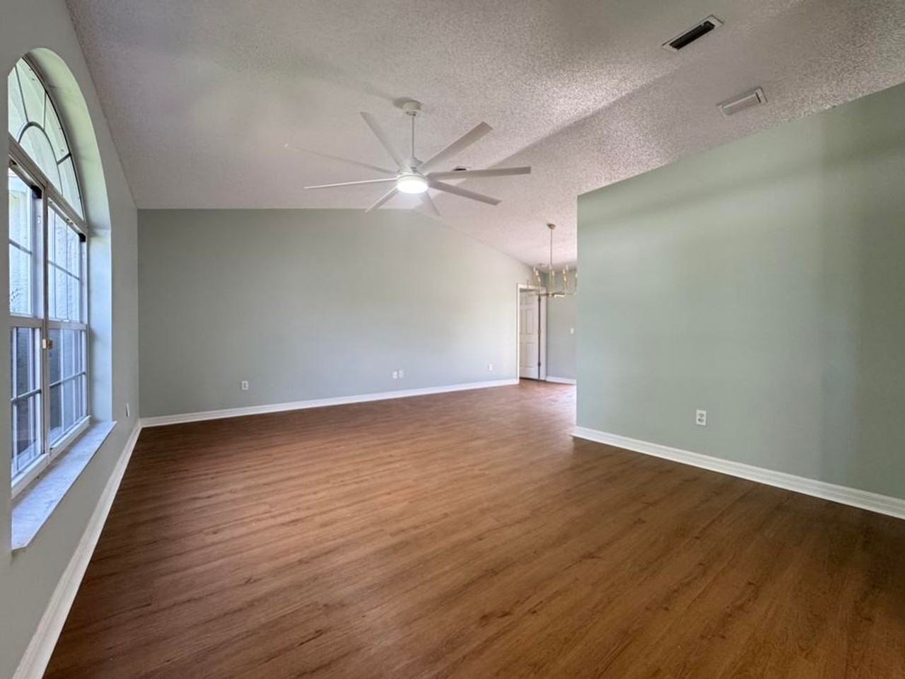 6 Wilson Pl - Photo 3 of 26