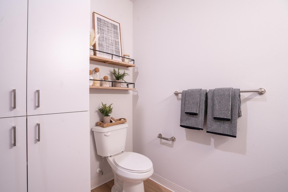 210 N Woodson St - Photo 2 of 29