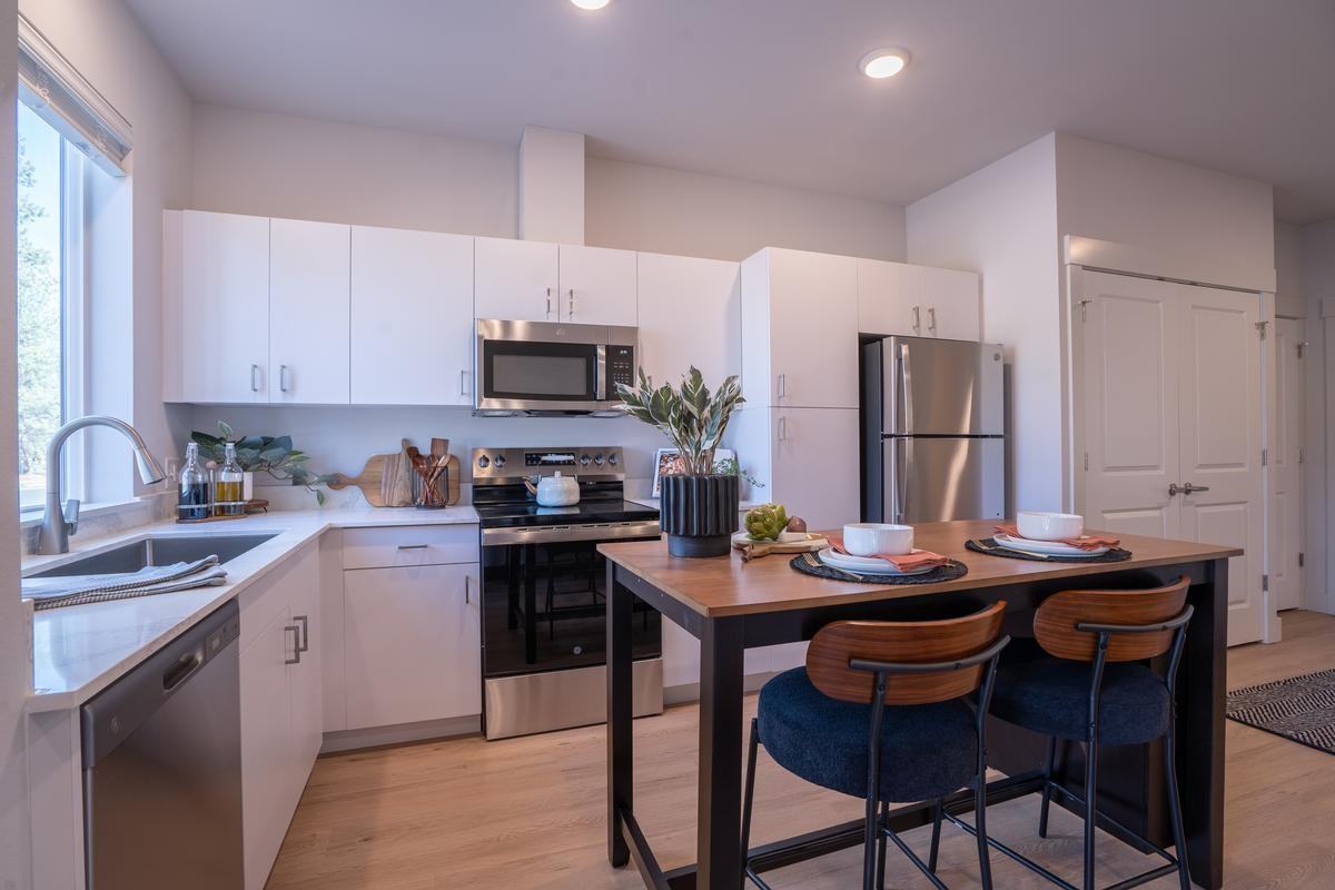 210 N Woodson - Photo 4 of 10