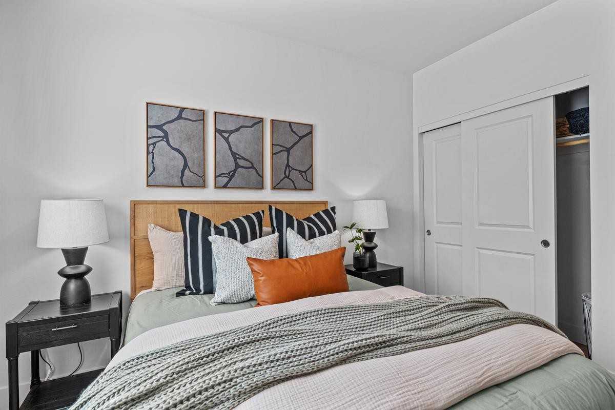 210 N Woodson St - Photo 4 of 11