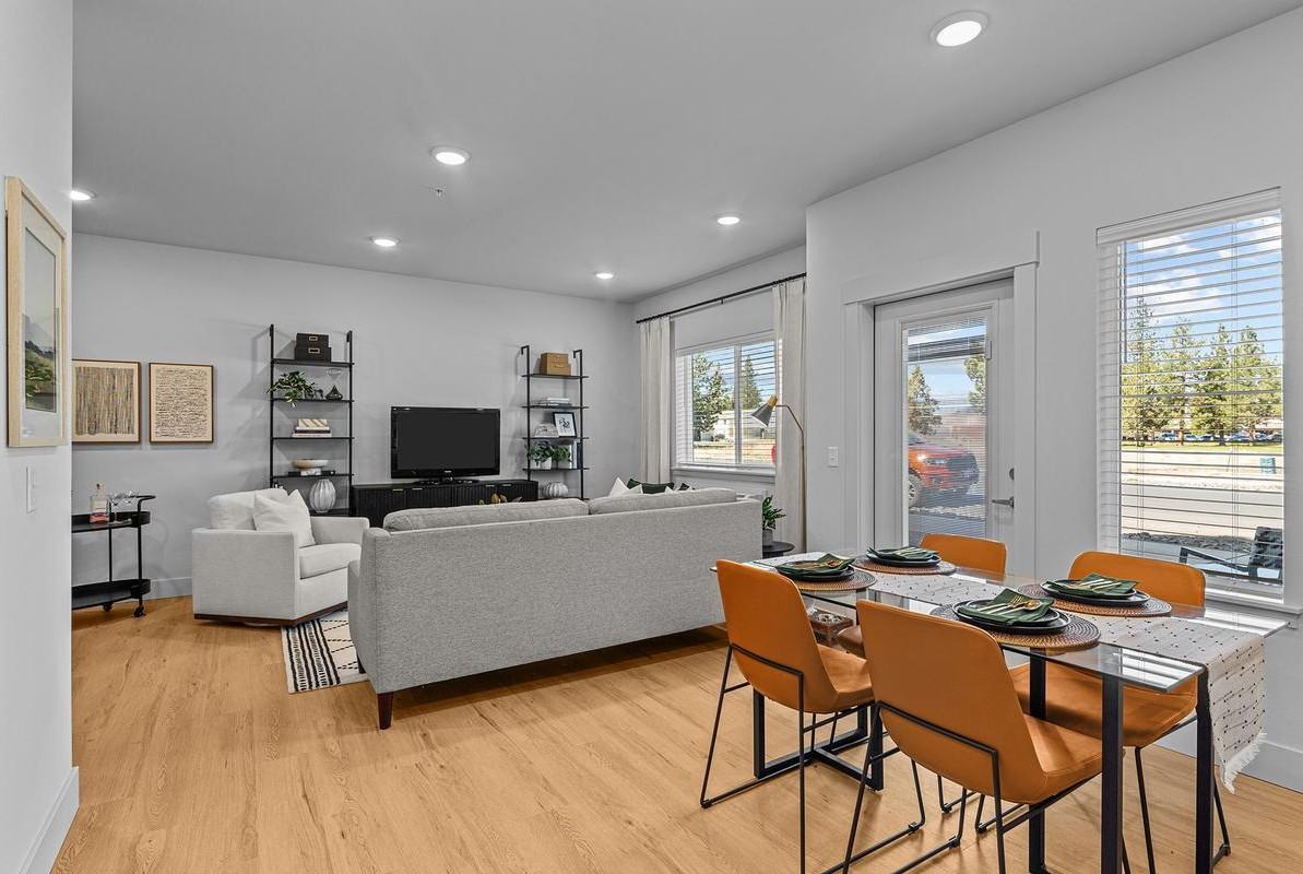 210 N Woodson St - Photo 2 of 29