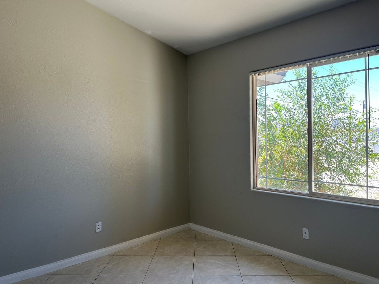 13509 Algonquin Rd - Photo 4 of 25