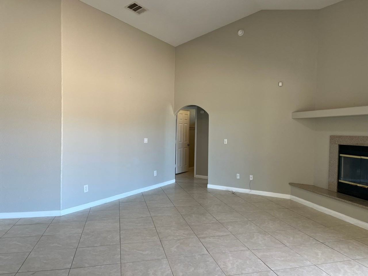 13509 Algonquin Rd - Photo 7 of 25